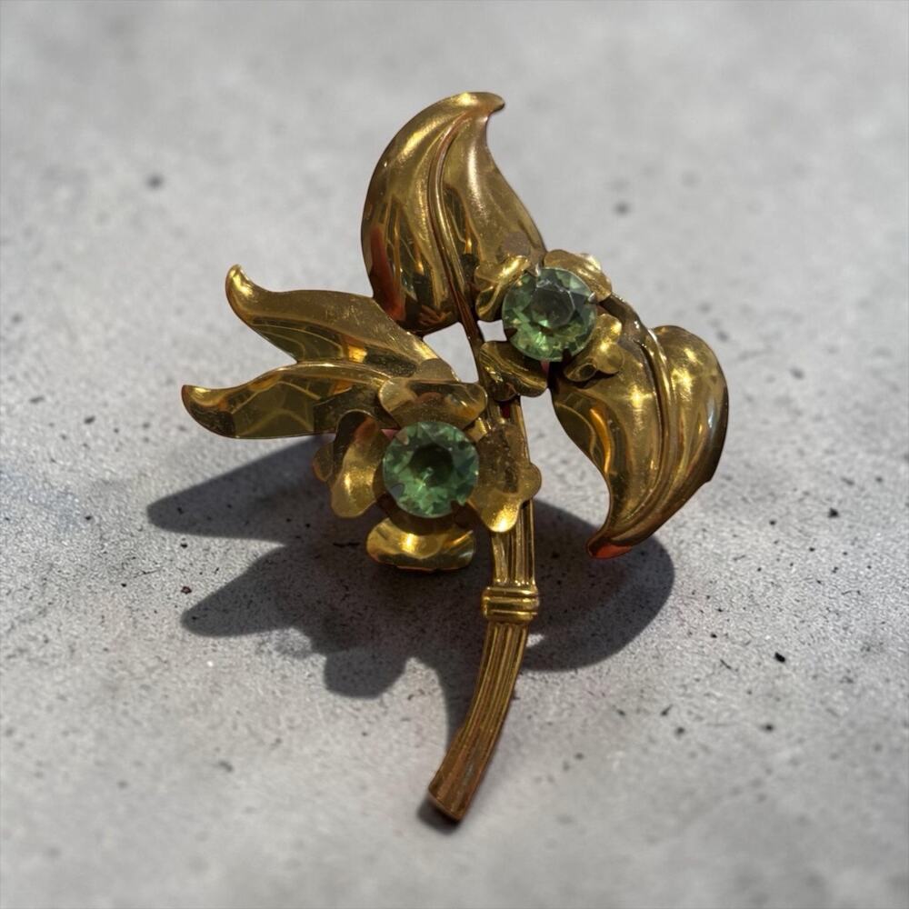 Vintage 1930s 40s Green Rhinestone Gold Brass Floral Leaf Brooch Art Deco